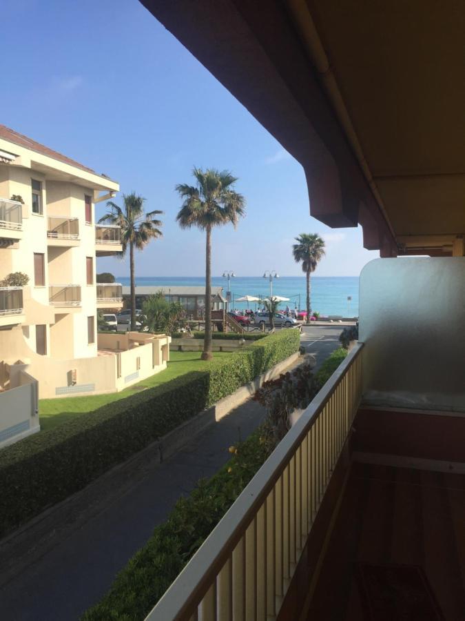 A Due Passi Dal Mare Apartment Валекрозия Екстериор снимка